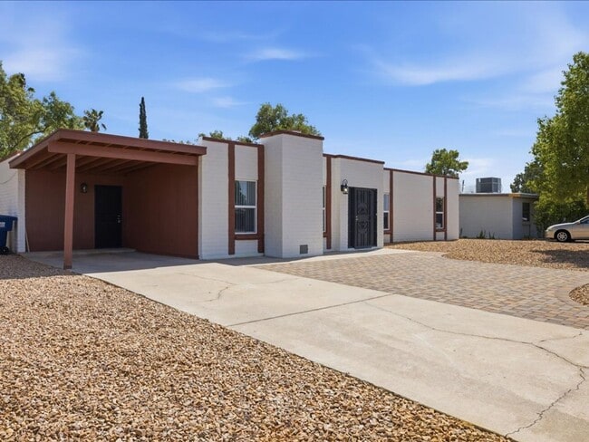 Building Photo - 7530 E Stella Rd
