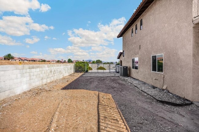 Building Photo - 17705 Vista Point Dr