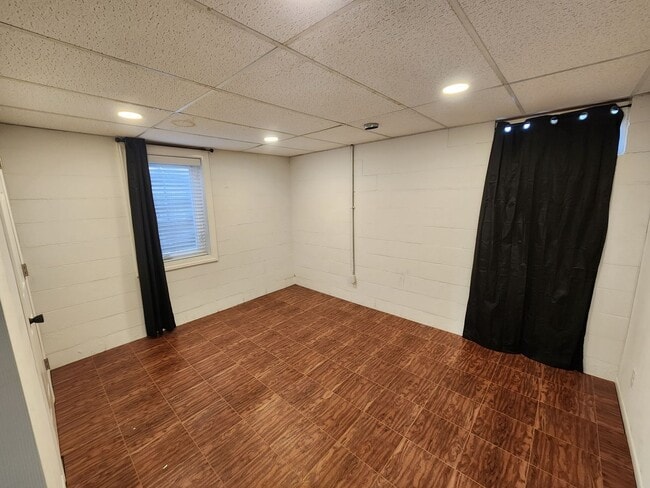 Building Photo - Remodeled 3-4 bedroom 2 bath house