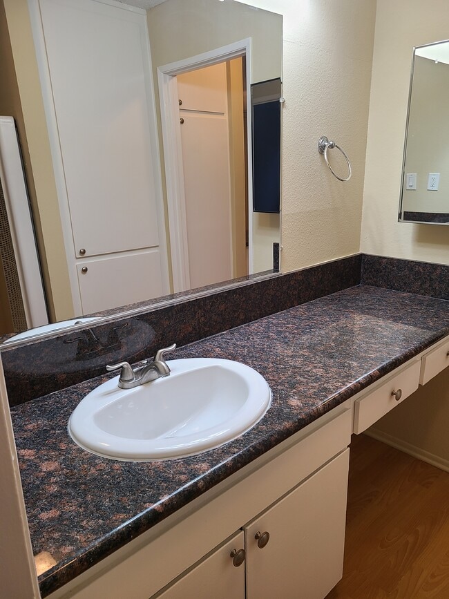 Building Photo - 11110 Moorpark St