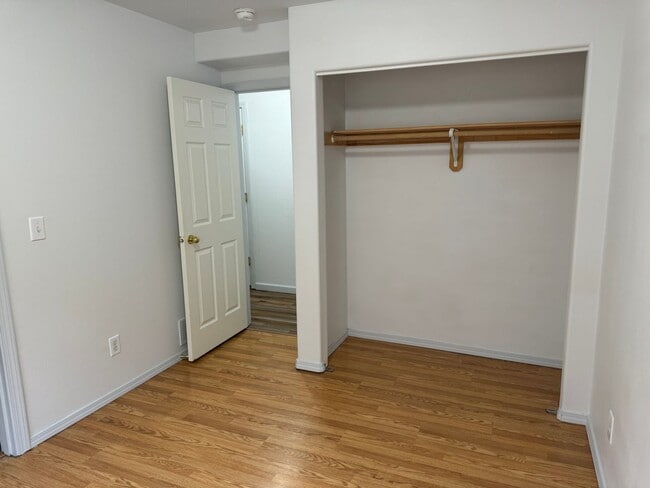 Building Photo - Beautifully updated 3 bed/2 bath townhome