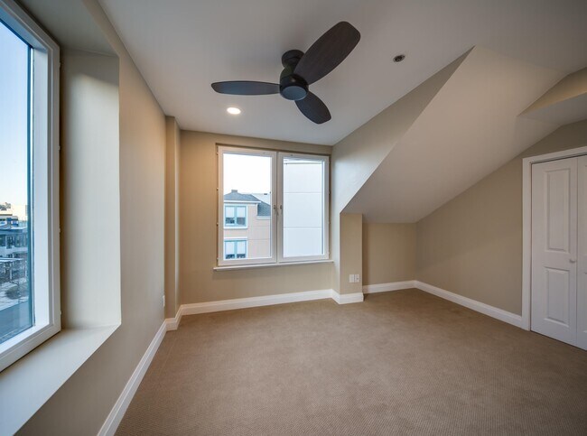 Building Photo - 600 Harbor Blvd