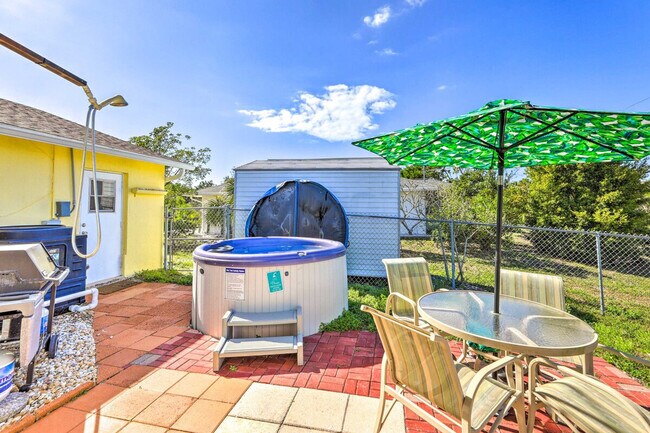 Building Photo - 572 Bellaire Dr