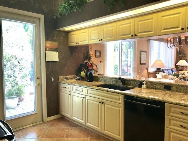 Building Photo - 2/2 POOL HOME - ROSEDALE COUNTRY CLUB - CLOSE TO SHOPPING/BEACHES