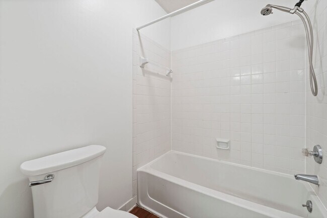 Building Photo - Kensington Trace Condo 2bed, 2bath,  Near ...