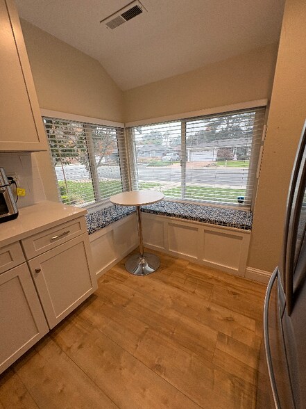 Building Photo - 984 San Miguel Rd