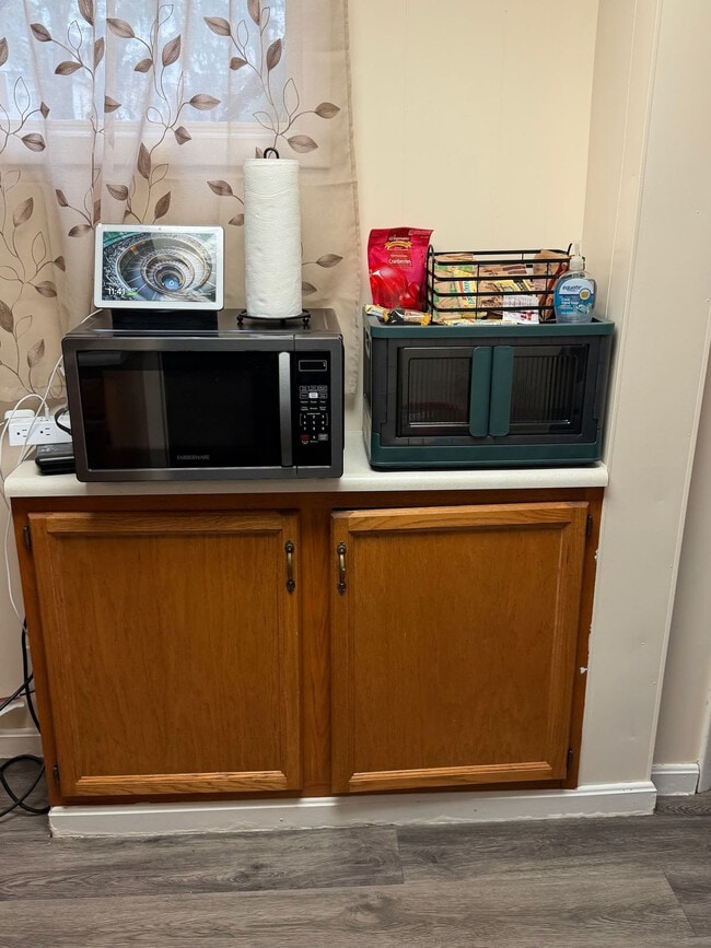 Building Photo - 160 Stafford Ave