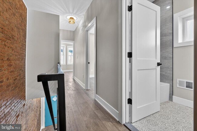 Building Photo - 34 W Sharpnack St