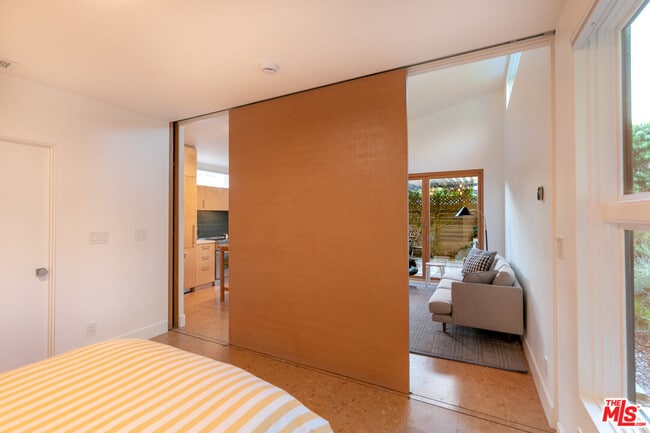 Building Photo - 5676 Hub St