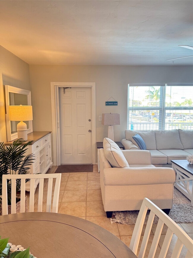 Building Photo - 4658 Bougainvilla Dr