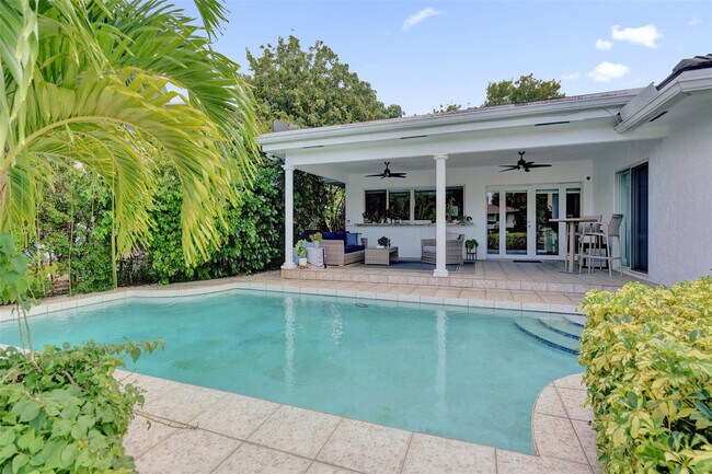 Building Photo - 2427 Sea Island Dr