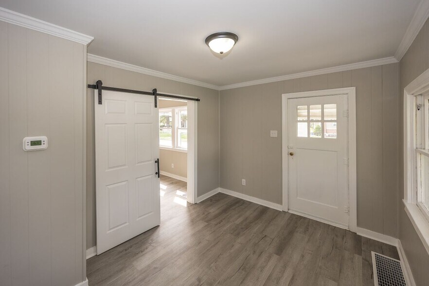 Building Photo - 3012 E Minnesota St