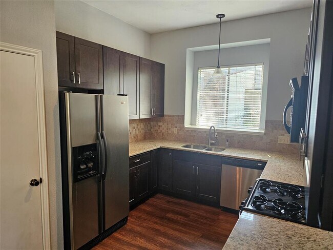 Building Photo - 12503 Deer Falls Dr
