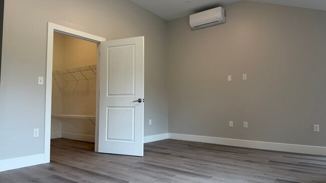 Building Photo - 251 Sladen St