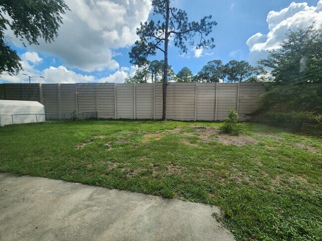 Building Photo - 728 Bacon Rd