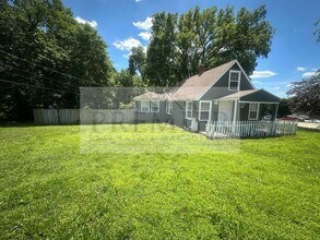 Building Photo - 10005 E 53rd St, Raytown, MO 64133- 3 bd / 1 ba house in Raytown Rent $1250