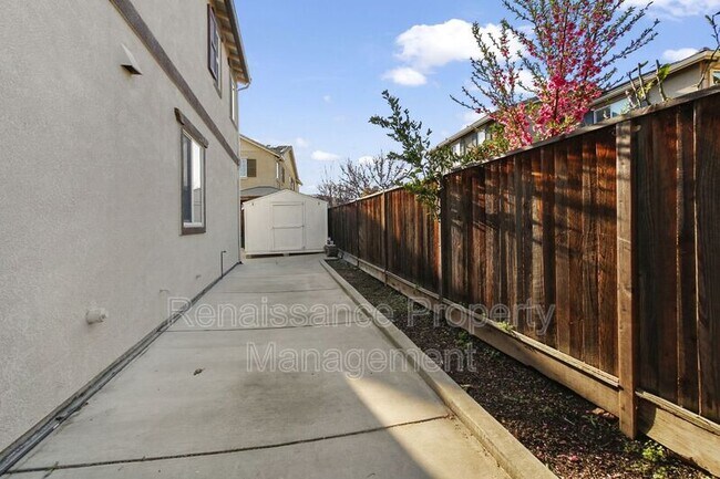 Building Photo - 703 N Marquis Way