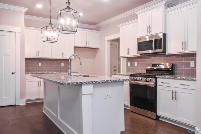 Building Photo - 14668 Greenleaf Dr