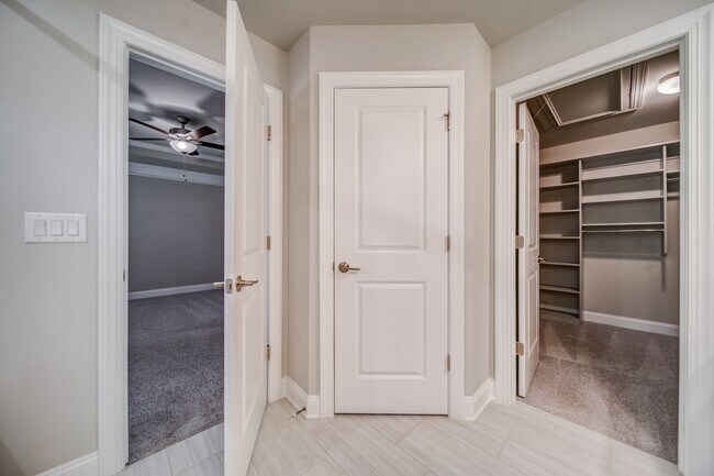 Building Photo - 1363 Harris Way S
