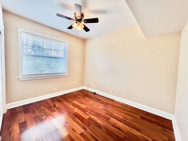 Guest bedroom /office - 849 Lasalle St