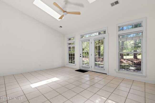 Building Photo - 943 Sandpiper Bay Dr SW