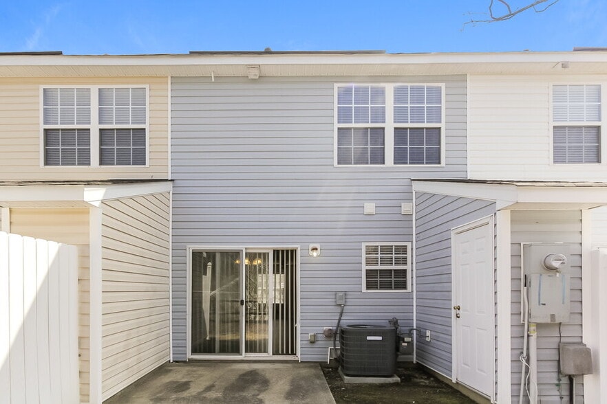 Building Photo - 17113 Greenlawn Hills Ct