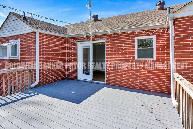 Building Photo - 128 S St Marks Ave