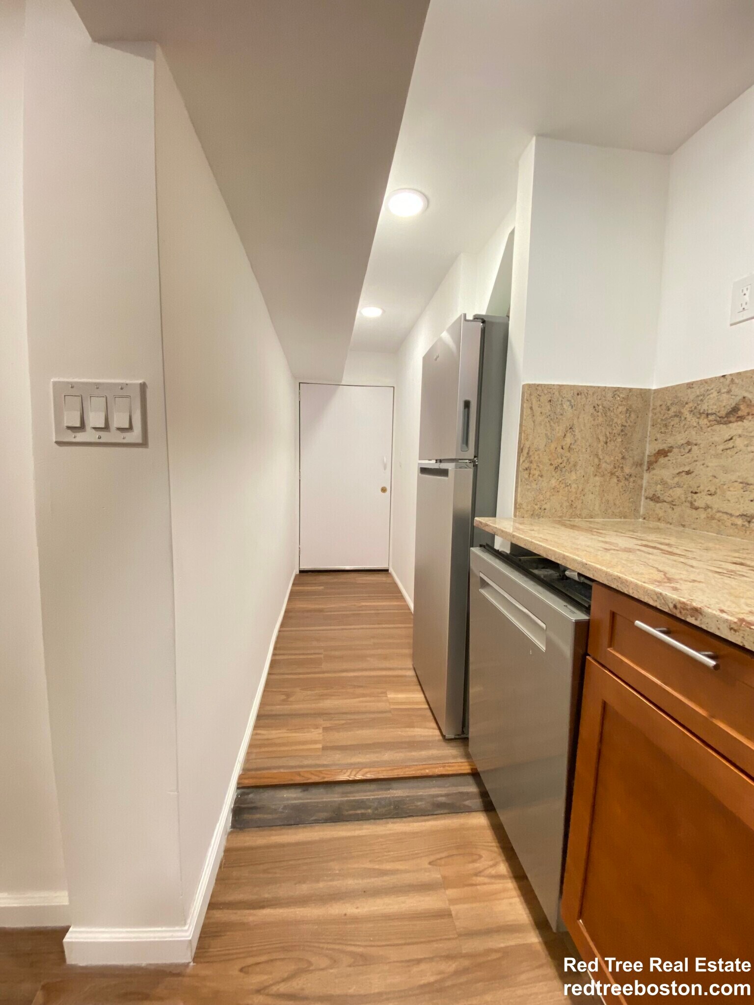 Building Photo - 688 Parker St