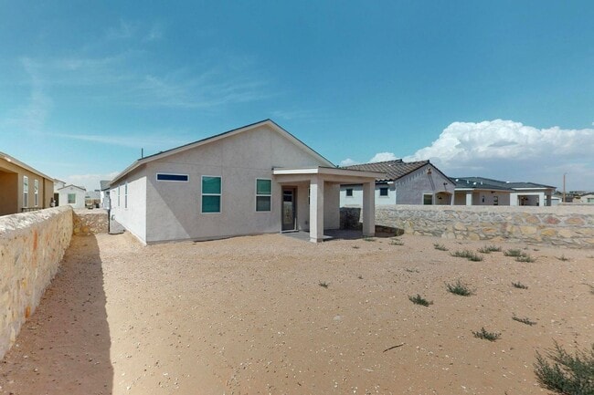 Building Photo - Charming 3 bedroom, 2 bath home in East El...