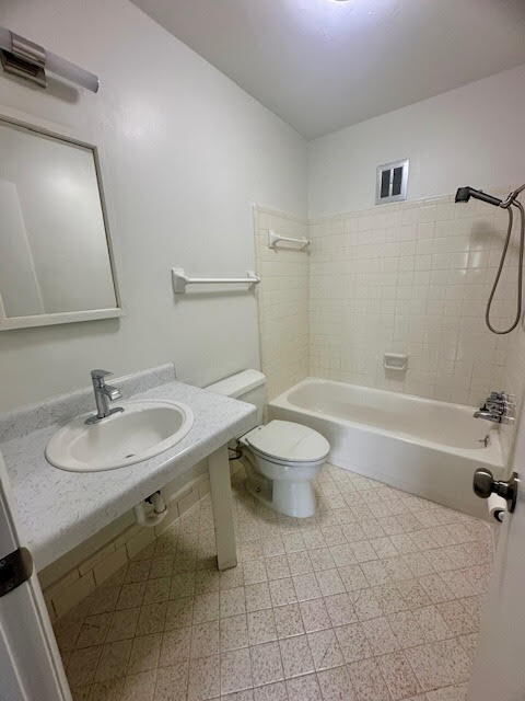 Building Photo - Live Near Vanderbilt & Belmont! Updated Condo with Pool Access