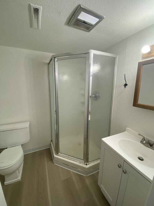 Building Photo - 632 Meadow Pl