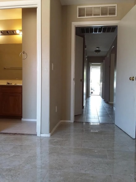 Building Photo - 12606 W Myer Ln