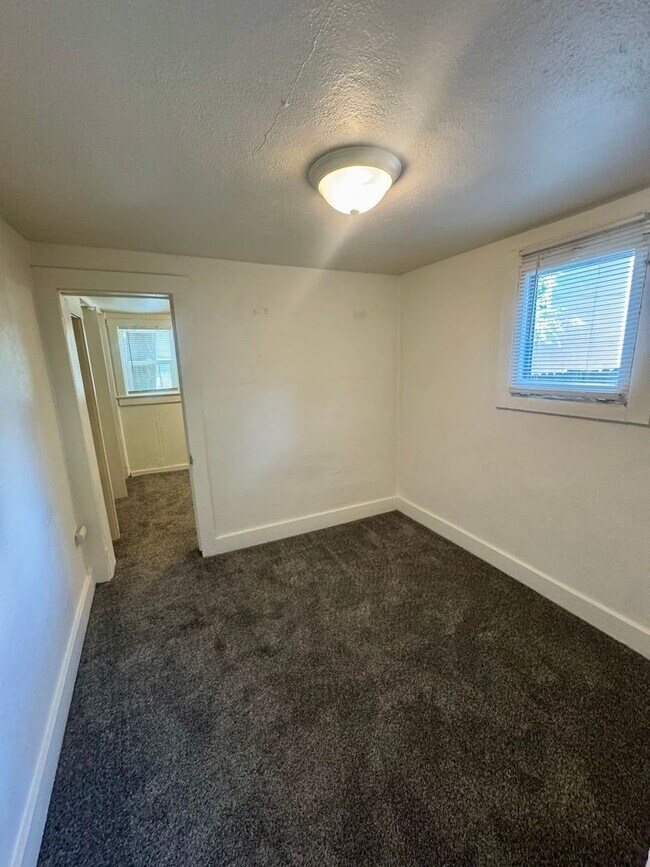 Building Photo - E. Brookside- 126