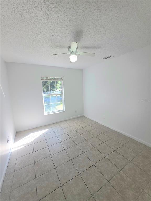 Building Photo - 2213 NE 36th Pl