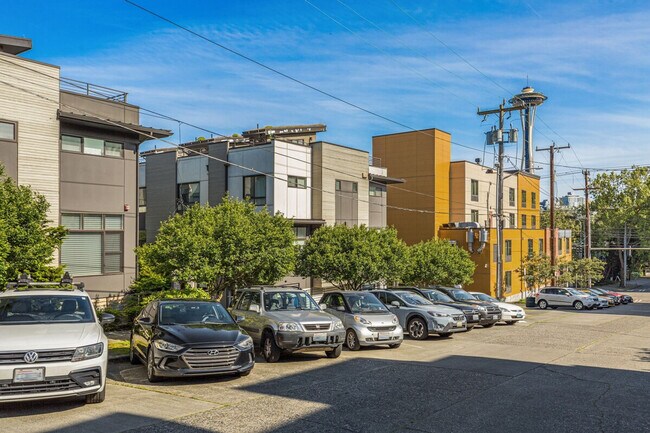 Building Photo - 722 3rd Ave N