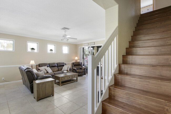 Building Photo - 8210 Calterra Dr