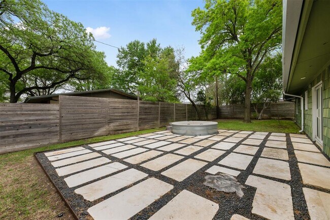 Building Photo - 2314 Westforest Dr