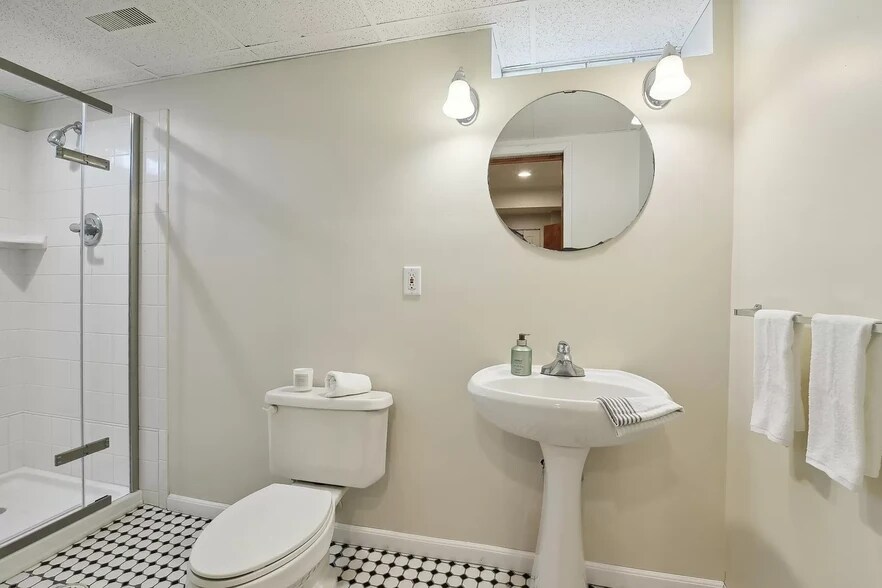 Building Photo - 3507 Aquila Ave S