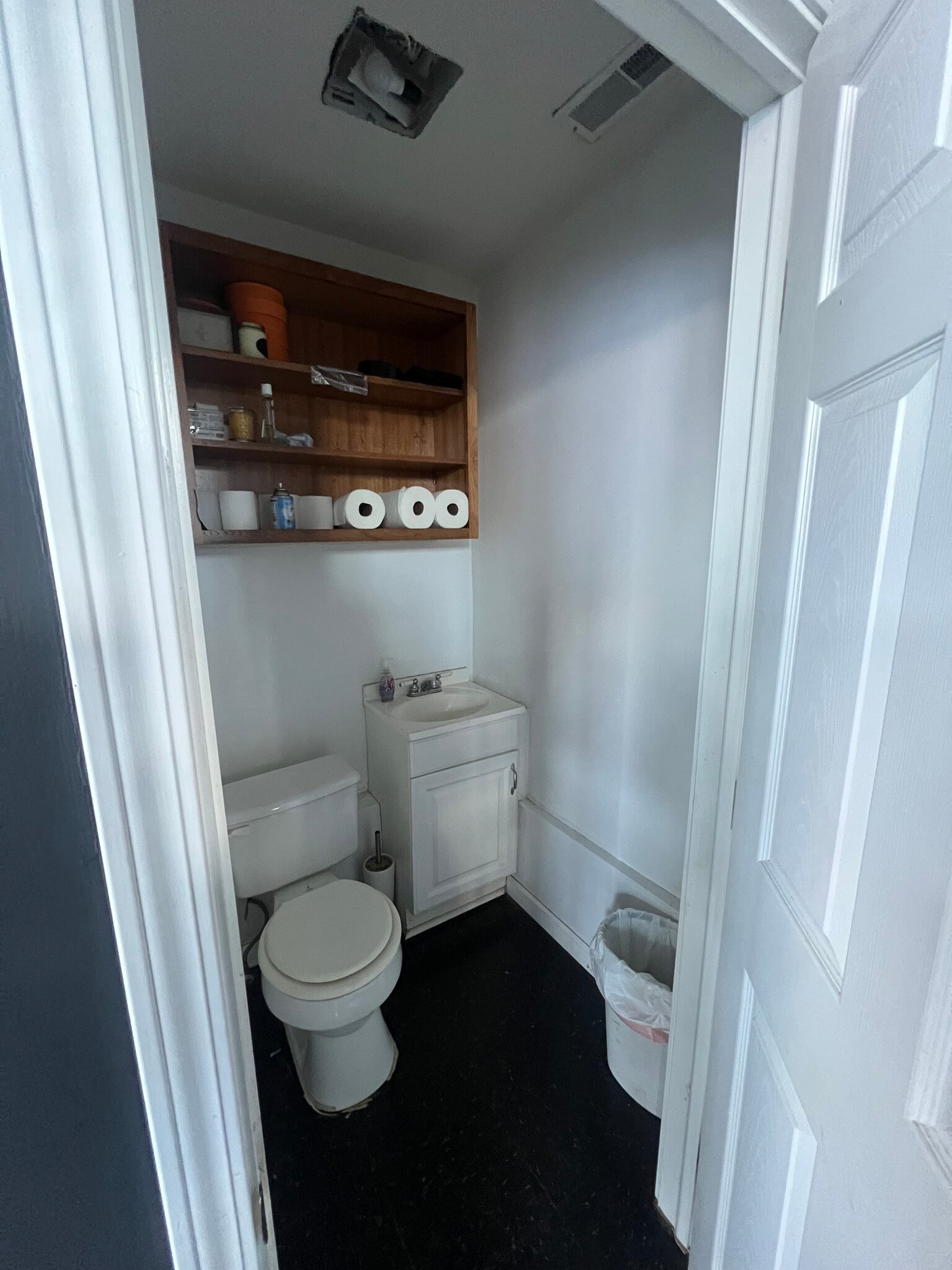 Building Photo - 402 Cascade St