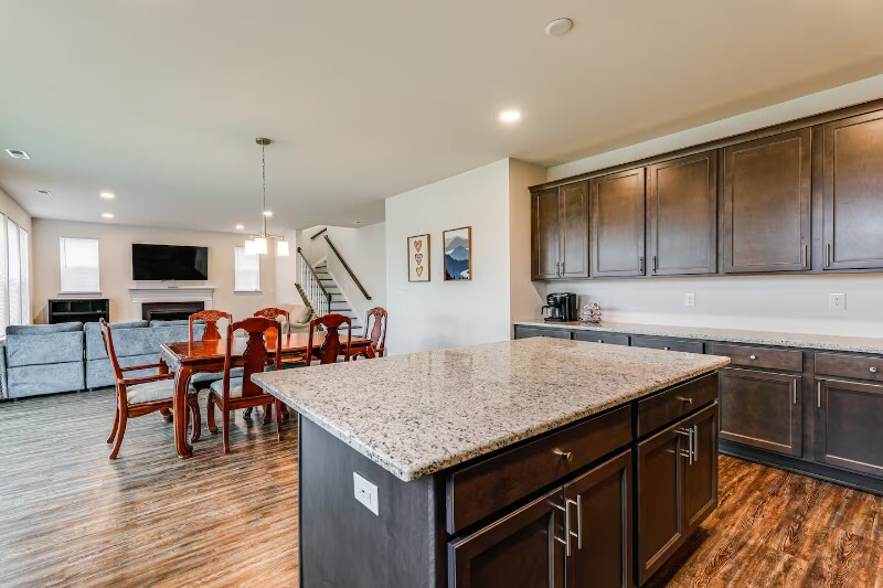 Building Photo - 23525 E Gate Dr