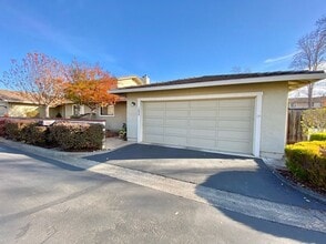 Building Photo - Spacious Condo in a Desirable Private Community