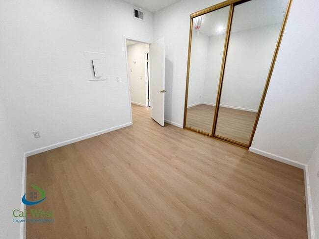 Building Photo - $2,995 - Updated 2 Bed/2 Bath Condo in a Gated Community of the Fairgrounds Neighborhood!