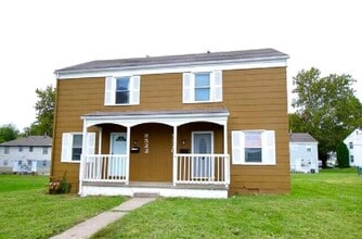 Building Photo - Cozy 2 Bedroom/1Bathroom Duplex For Rent ***Center School District***