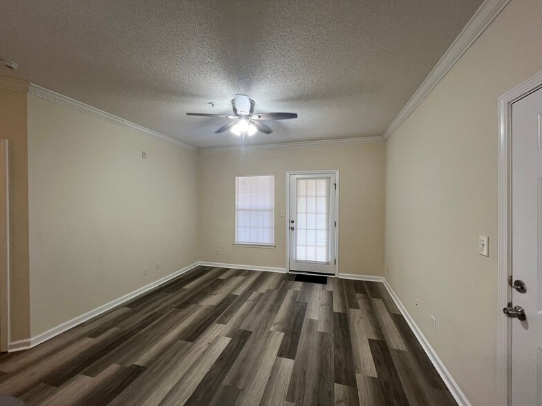 Building Photo - 3204 Walden Park Dr