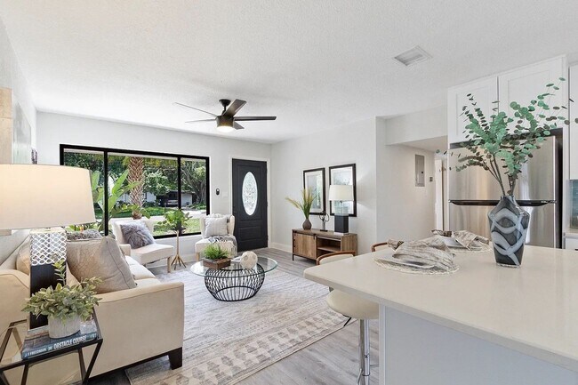 Building Photo - WELCOME TO YOUR NEW BRIGHT CHEERFUL UPDATED HOME
