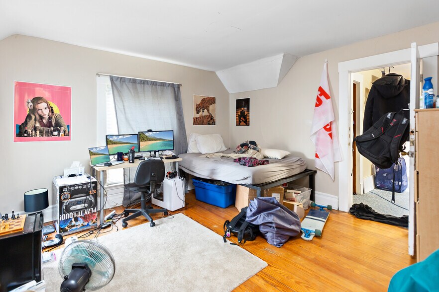 2nd floor bedroom middle - 1209 E University Ave