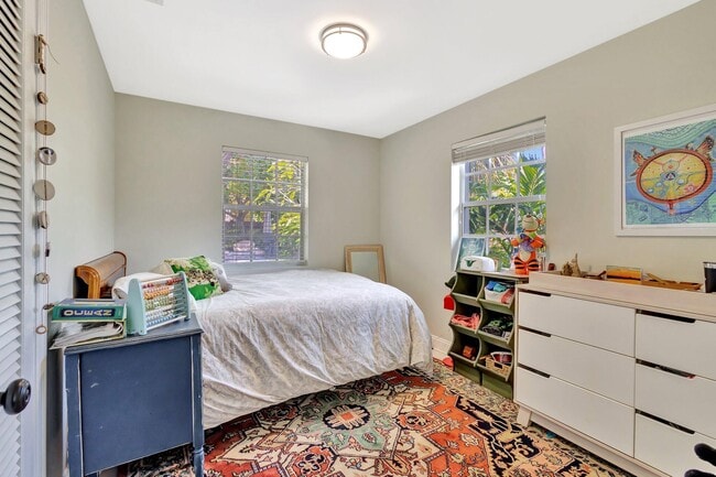 Building Photo - 227 NE 12th St