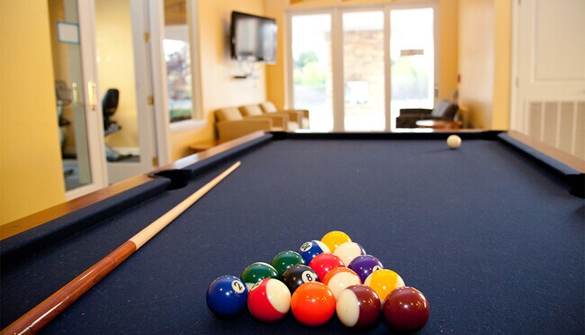 Building Photo - 2402 Clubhouse Ct