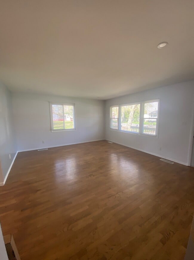 Building Photo - 3634 Roosevelt Cir