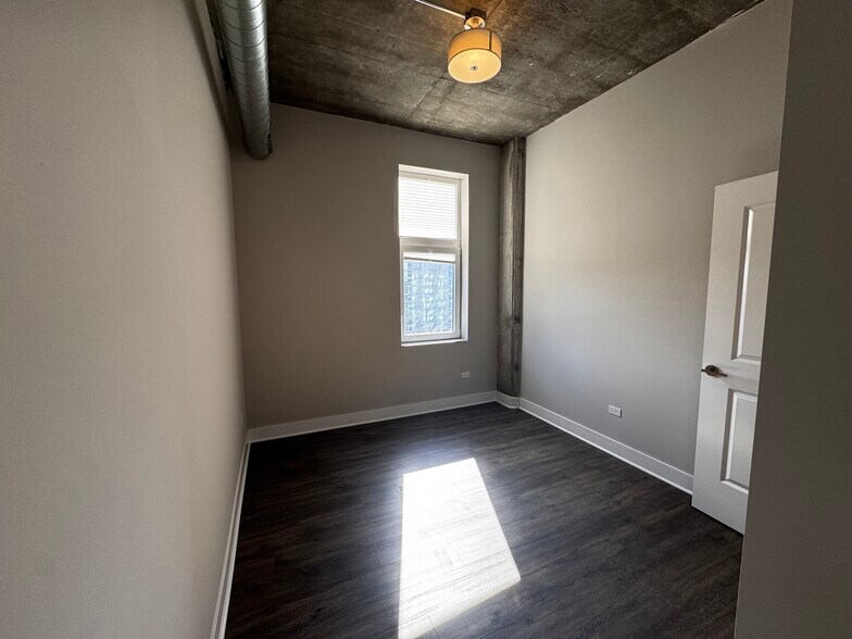 Building Photo - 3845 N Broadway St